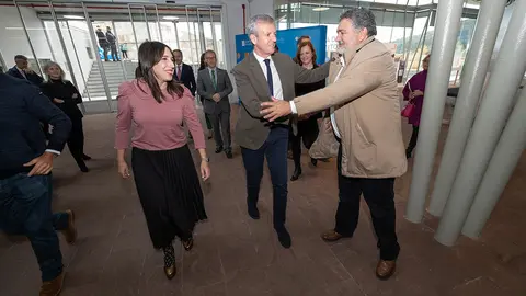 O presidente da Xunta, Alfonso Rueda, acompañado da conselleira de Promoción de Emprego e Igualdade, María Jesús Lorenzana, participa na celebración do Día da Economía Social Galega. Edificio Fontán (Santiago de Compostela) , 02/11/22.