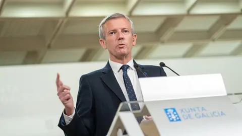 O presidente da Xunta, Alfonso Rueda, durante a rolda de prensa posterior á reunión semanal do Consello da Xunta. San Caetano, Santiago de Compostela.
