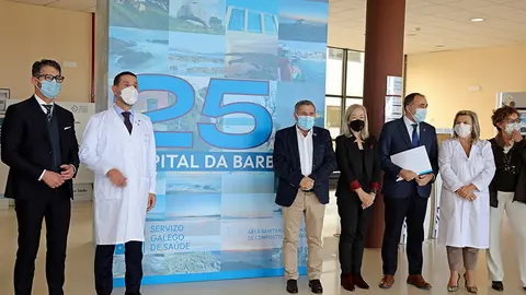 García Comesaña aprovechó el acto de 25 aniversario del hospital para mostrar a los alcaldes del distrito el resultado de esta actuación en la que la Xunta invirtió 620.000 euros.