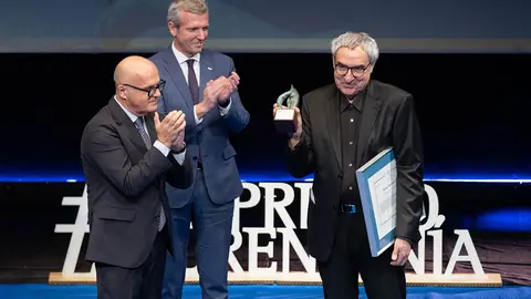 El presidente de la Xunta intervino en la entrega del galardón al fotógrafo Manuel Outumuro y del reconocimiento Ourensanía de Honra a Ildefonso ‘Alfonso' Graña a título póstumo.