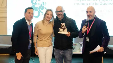 La delegada de la Xunta en Vigo participó en la clausura del evento que sirvió como apoyo a la gastronomía local y gallega.