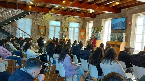 Ponencia de Elena Sío, farmacéutica, con  Farmacia en Cabreira.