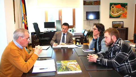 El conselleiro de Medio Rural y el director general de Gandería, Agricultura e Industrias Agroalimentarias se reunieron con la Asociación de Criadores de Ovino y Caprino de Galicia.