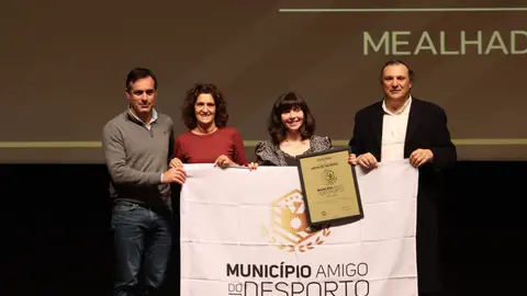 A vereadora Emilia Cerdeira, entre outras autoridades.