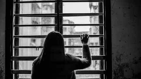 . Los cambios en la cantidad de luz solar en España, es también notable y aún mayor en este mes de diciembre que se está caracterizando por los días lluviosos y nublados.