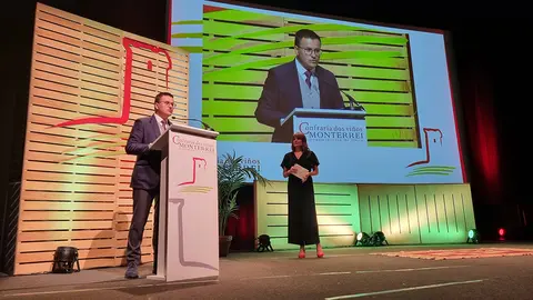 El conselleiro del Medio Rural participó en Verín en la entrega de distinciones a los nuevos miembros de la Cofradía de Vinos de Monterrei.