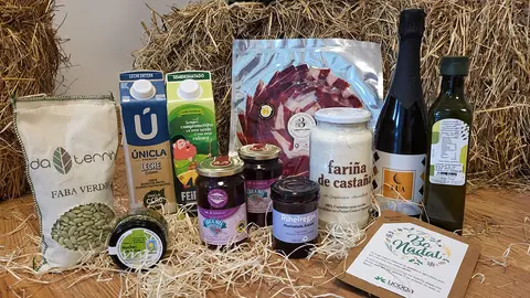 Preto de 600 traballadores e traballadoras de toda Galicia están a recibir este agasallo con produtos da terra.