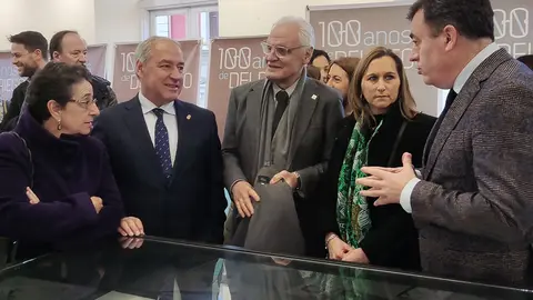 El conselleiro de Cultura, Educación, FP e Universidades participa en Lourenzá en los actos coincidiendo con la fecha del 110º aniversario del nacimiento del escritor.