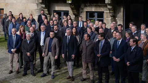 El presidente de la Xunta presentó la nueva Estratexia de dinamización do sector cárnico en el Centro de Recursos Zooxenéticos de Galicia situado en el Pazo de Fontefiz (Coles).