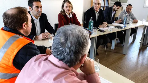 Reunión de Conde con el Comité de Empresa de Alcoa.