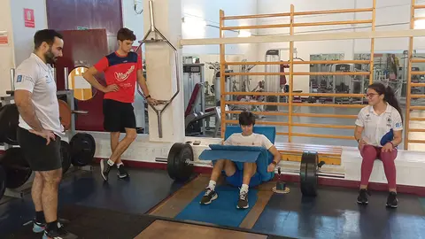 En un proyecto I+D en el que trabajan con los regatistas del programa de tecnificación. Definen el plan de entrenamientos y coordinan su ejecución.