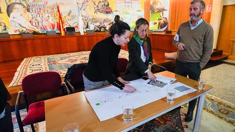 La conselleira de Infraestructuras y Movilidad, Ethel Vázquez, y la alcaldesa, Marta Valcárcel.