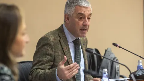 O secretario xeral de Política Lingüística, Valentín García, comparece a petición propia ante a Comisión 4ª para dar conta das accións de fomento dos lazos culturais e lingüísticos de Galicia coa lusofonía.