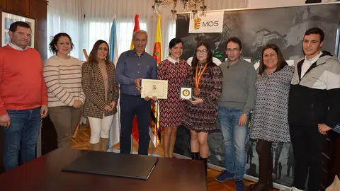 Yara tivo no Concello de Mos unha recepción na súa honra, na que estiveron presentes a alcaldesa mosense, Nidia Arévalo, o concelleiro de Deportes, José Areal, e demais membros da Corporación Municipal.