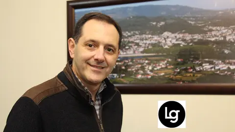 El Padre José Caldas, en la casa parroquial de la Iglesia Matriz de Ponte de Lima.