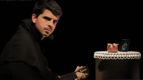 Louis G é uma personagem que tem por missão retratar a outra face da cidade de Barcelos.