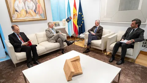 O presidente da Xunta, Alfonso Rueda, acompañado do vicepresidente segundo e conselleiro de Presidencia, Xustiza e Deportes, Diego Calvo, reunirase co embaixador de Portugal en España, João Mira-Gomes. Despacho do presidente da Xunta, Edificio Administrativo de San Caetano,
