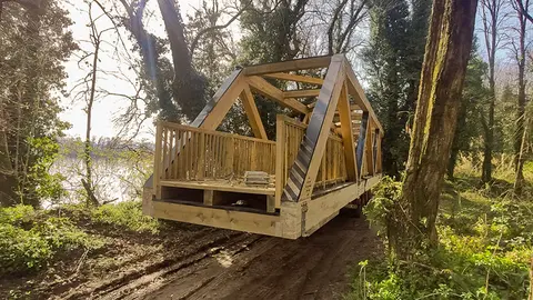 Ponte peonil para o río Louro.