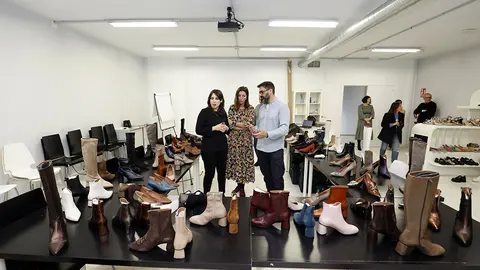 A conselleira de Promoción do Emprego e Igualdade, María Jesús Lorenzana, visitou hoxe Krack Zapaterías que participa na iniciativa da Xunta.