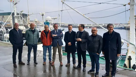 O director xeral de Pesca, Acuicultura e Innovación Tecnolóxica afondou con representantes da Organización de Produtores Pesqueiros de Burela e do bufete J&A Garrigues en cuestións técnicas para dar solidez aos argumentos da comunidade.
