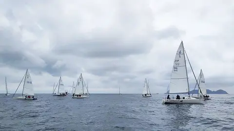 Jornada en blanco para los J80 en Baiona. ROY ALONSO.