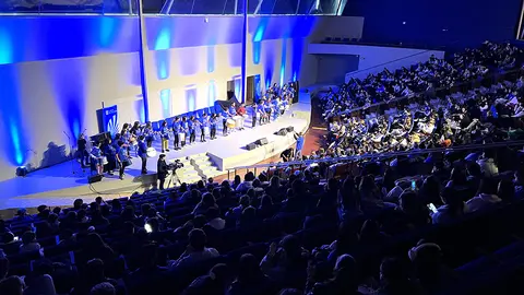 O secretario xeral de Política Lingüística participa nesta xuntanza co alumnado e profesorado dos 12 centros da V edición deste programa.