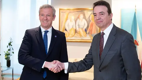 El presidente de la Xunta mantuvo una reunión con el consejero delegado de la compañía, Arturo Gonzalo.