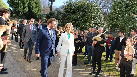 La ministra da Coesão Territorial, Ana Abrunhosa, y el alcalde de Ponte de Lima, Vasco Ferrás, entrando en el auditorio para el acto institucional.