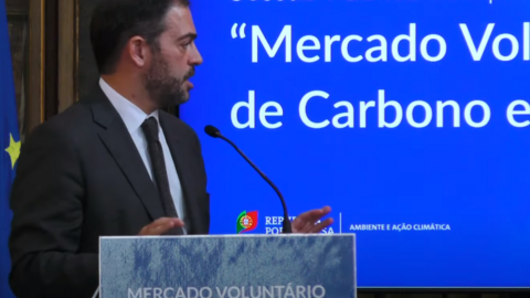 Ministro do Ambiente e da Ação Climática, Duarte Cordeiro, na apresentação do projeto do Mercado Voluntário de Carbono, Coimbra.