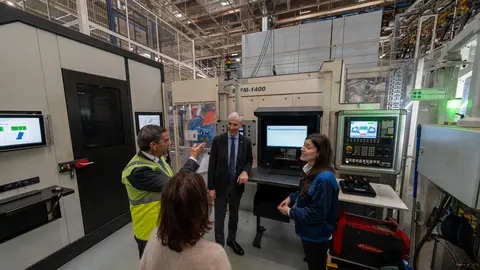 El vicepresidente primero y conselleiro de Economía, Industria e Innovación, Francisco Conde, visitó esta mañana en Vigo las instalaciones de Benteler.