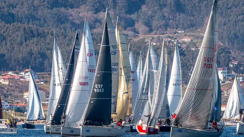 Salida de una de las etapas disputadas esta edición. © CLARA GIRALDO/ DESMARQUE.