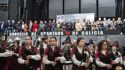       O presidente da Xunta, Alfonso Rueda, acompañado do conselleiro do Medio Rural, José Gónzalez, asiste á XL Feira do Viño de Chantada.