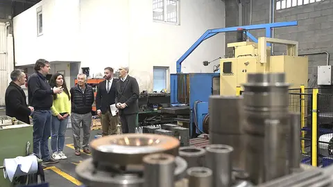 El vicepresidente primero y conselleiro de Economía, Industria e Innovación, Francisco Conde, visitó esta mañana en Carballo las instalaciones de esta empresa familiar.