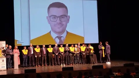 La XLII Promoción de los Ciclos de Formación Profesional del Colegio Montecastelo, en un acto celebrado en el Auditorio Mar de Vigo.