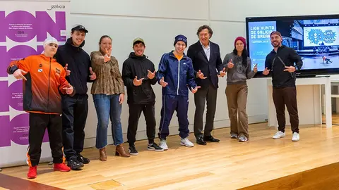 O secretario xeral para o Deporte, José Ramón Lete Lasa, e a directora xeral de Xuventude, Participación e Voluntariado, Cristina Pichel, presentarán a segunda edición da Liga Xunta de Galicia de Break que terá dez eventos ao longo de toda a xeografía galega. Ao remate do acto realizarase una exhibición de break dance con algúns dos participantes na competición.