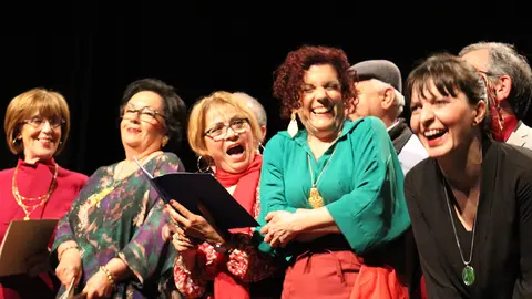 Cuadro de actores de Teatro do Vez, en una escena de 'Acende a Luz'.