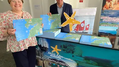 A presidenta da ARD Ría de Muros Noia e alcaldesa de Lousame, Teresa Villaverde, estivo acompañada polo alcalde de Noia, Santiago Freire.