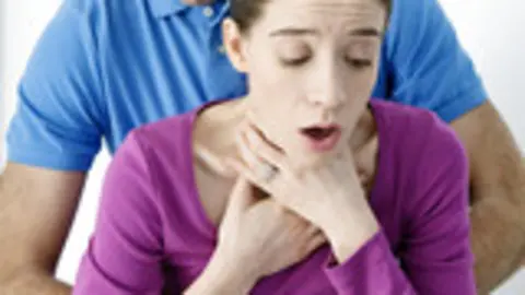 Aprender técnicas de primeros auxilios como la maniobra de Heimlich y la reanimación cardiopulmonar (RCP). Esto puede ayudar a actuar de manera rápida y efectiva en caso de emergencia.