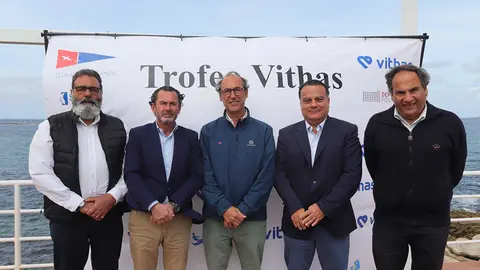 Manuel Villaverde (presidente Federación), Francisco Meijide y Mauro Olmedo (Marítimo), Ciro Cabezas (Vithas) y el director de Regata Emilio Méndez. PEDRO SEOANE.
