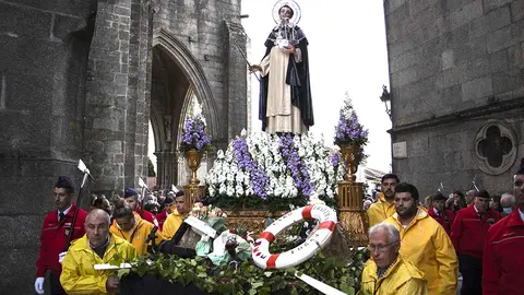 La ciudad de Tui salió a las calles para celebrar la fiesta en honor a su patrón, San Telmo. ARCHIVO.