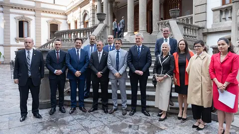 El presidente de la Xunta mantiene un desayuno con representantes del tejido industrial en México.
