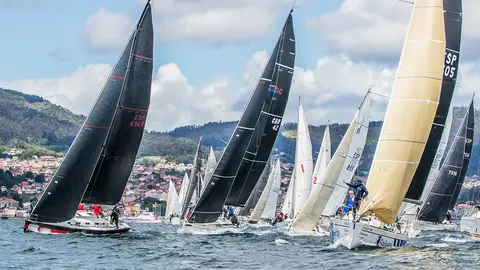 La flota más numerosa del trofeo partirá de las inmediaciones del puerto de Vigo. ROSANA CALVO.