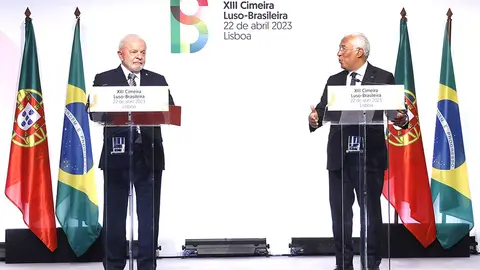 Primeiro-Ministro, António Costa, discursa na conferência de imprensa que encerrou a XIII Cimeira Luso Brasileira, acompanhado pelo Presidente do Brasil, Lula da Silva, Lisboa.