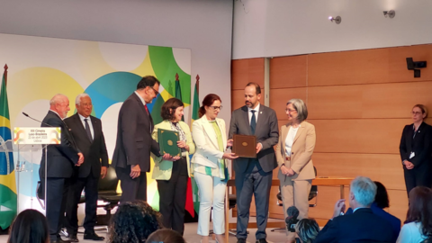 Portugal e Brasil assinam acordo de cooperação na área da saúde e da investigação biomédica na XIII Cimeira Luso-Brasileira, Lisboa.