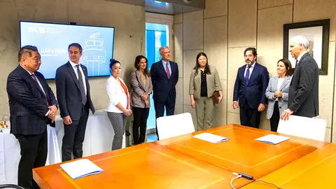 El vicepresidente primero y conselleiro de Economía, Industria e Innovación, Francisco Conde, mantuvo esta mañana en Santiago de Compostela un encuentro con Patty Chang Chien, vicepresidenta de Boeing Research & Technology.