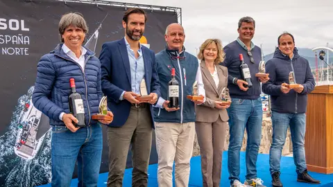 Presentación oficial del Trofeo Repsol hoy en Baiona. © CLARA GIRALDO.