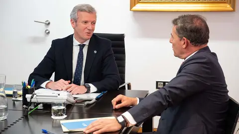 O presidente da Xunta, Alfonso Rueda, recibe ao delegado do Goberno en Galicia, José Ramón Gómez Besteiro.