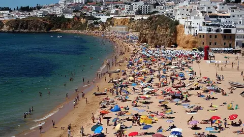 Praia de Albufeira, Algarve.