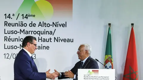 Primeiros-ministros de Portugal, António Costa, e de Marrocos, Aziz Akhannouch, numa declaração à imprensa após assinatura de acordos de cooperação entre os dois países, Lisboa.