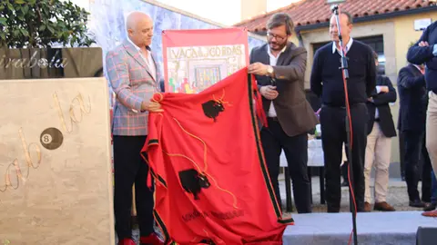 Momento em que se descobre o cartaz deste ano 23.